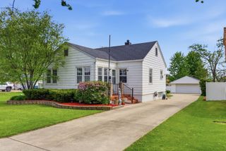 1608 N Center Street, Crest Hill, IL 60403