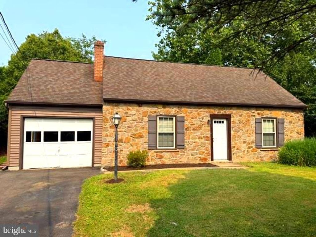 319 CAROL LYNN DR, Willow Street, PA 17584