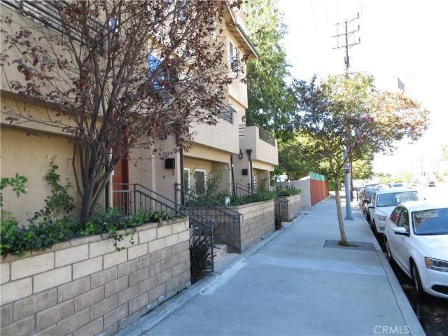 5555 Carpenter 4, Valley Village, CA 91607