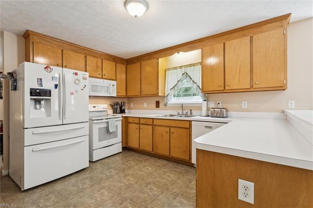 402 Boundary RD, Yorktown, VA 23690