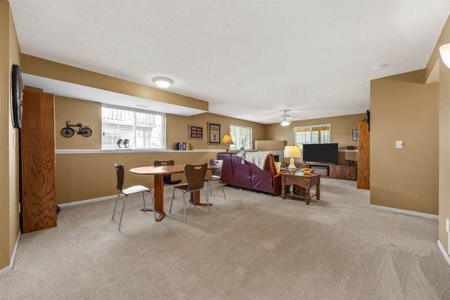 6620 Waterview Dr SW, Cedar Rapids, IA 52404