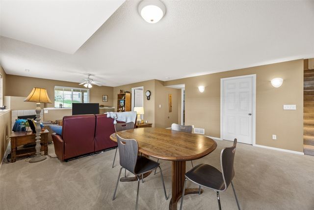 6620 Waterview Dr SW, Cedar Rapids, IA 52404