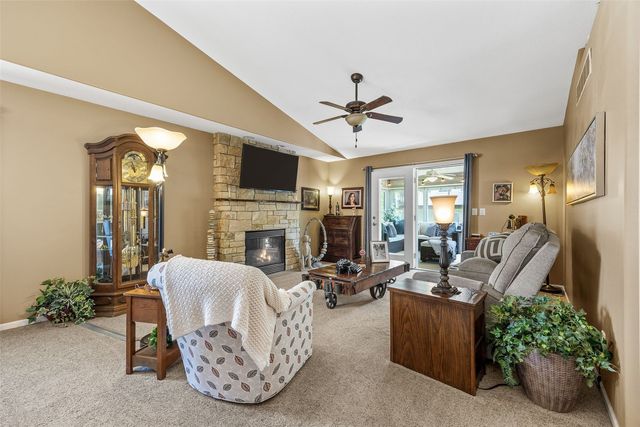 6620 Waterview Dr SW, Cedar Rapids, IA 52404