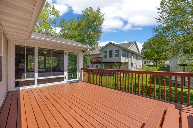 6620 Waterview Dr SW, Cedar Rapids, IA 52404