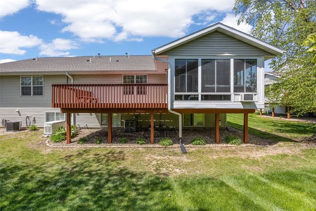 6620 Waterview Dr SW, Cedar Rapids, IA 52404