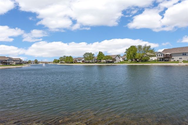 6620 Waterview Dr SW, Cedar Rapids, IA 52404