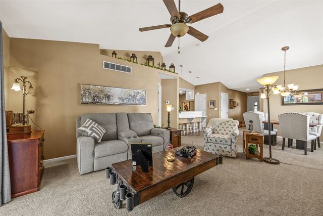 6620 Waterview Dr SW, Cedar Rapids, IA 52404