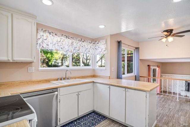 4491 Filbert Ct, Rohnert Park, CA 94928