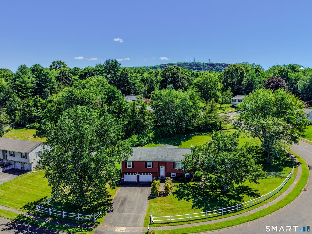 55 Hacienda Circle, Southington, CT 06479