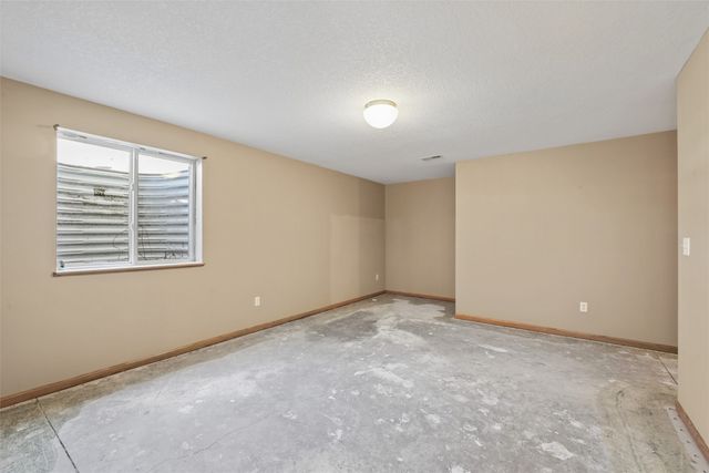 201 S 20th Street, Indianola, IA 50125