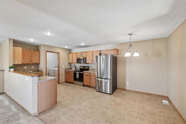 201 S 20th Street, Indianola, IA 50125