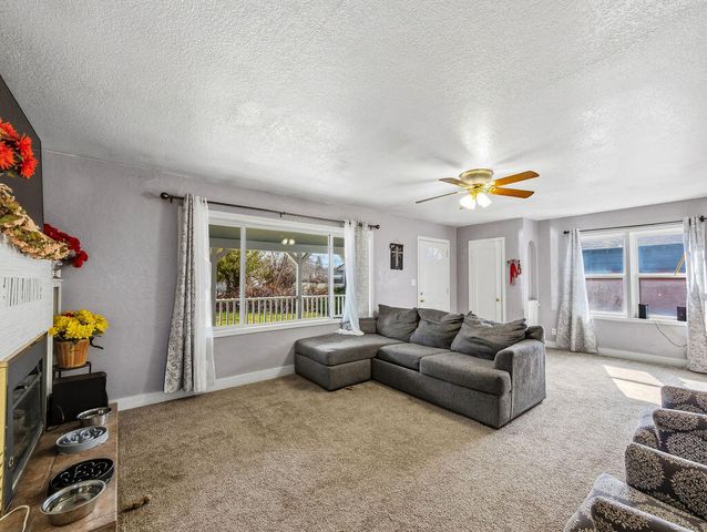 3854 Summers Lane, Klamath Falls, OR 97603