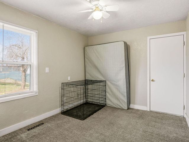 3854 Summers Lane, Klamath Falls, OR 97603