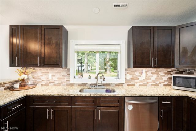 7903 Stoneridge Road, Macedonia, OH 44056