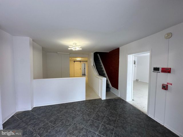 37 W MAPLEWOOD MALL, Philadelphia, PA 19144