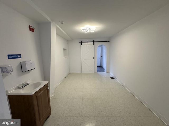 37 W MAPLEWOOD MALL, Philadelphia, PA 19144