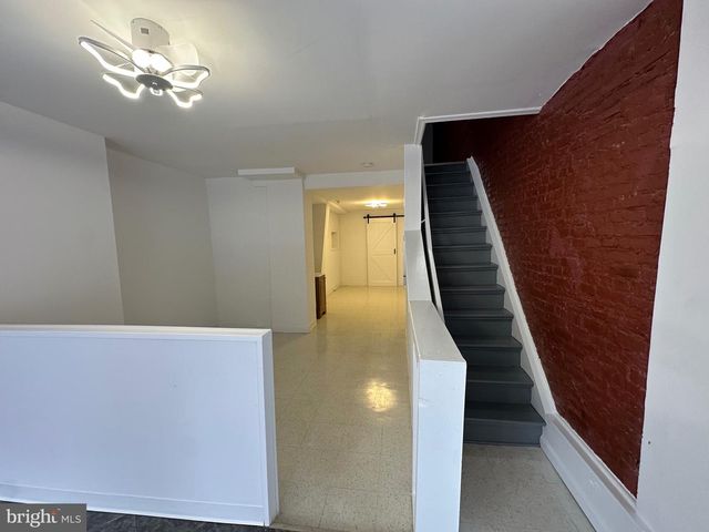 37 W MAPLEWOOD MALL, Philadelphia, PA 19144