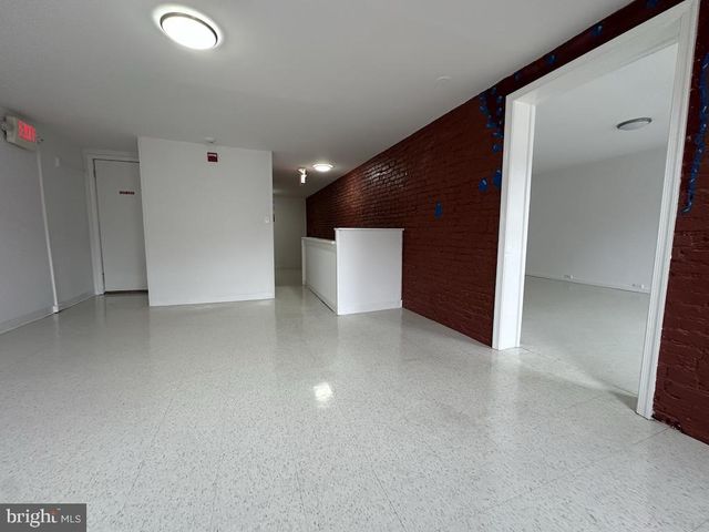 37 W MAPLEWOOD MALL, Philadelphia, PA 19144