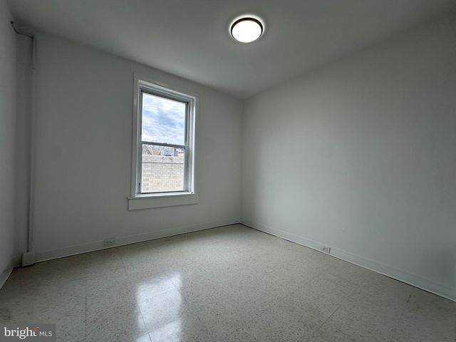 37 W MAPLEWOOD MALL, Philadelphia, PA 19144