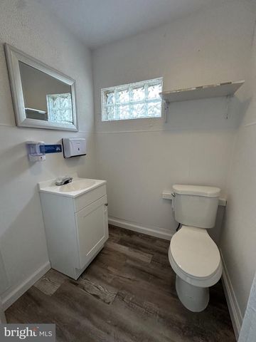 37 W MAPLEWOOD MALL, Philadelphia, PA 19144