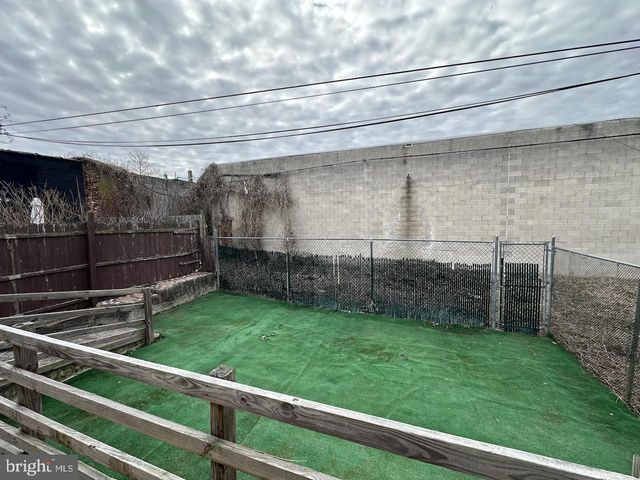 37 W MAPLEWOOD MALL, Philadelphia, PA 19144