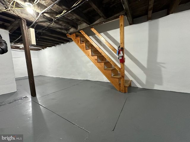 37 W MAPLEWOOD MALL, Philadelphia, PA 19144