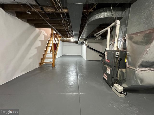 37 W MAPLEWOOD MALL, Philadelphia, PA 19144