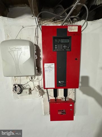 37 W MAPLEWOOD MALL, Philadelphia, PA 19144