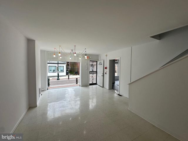 37 W MAPLEWOOD MALL, Philadelphia, PA 19144