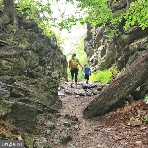 37 W MAPLEWOOD MALL, Philadelphia, PA 19144