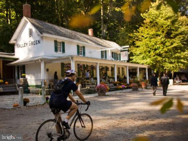 37 W MAPLEWOOD MALL, Philadelphia, PA 19144