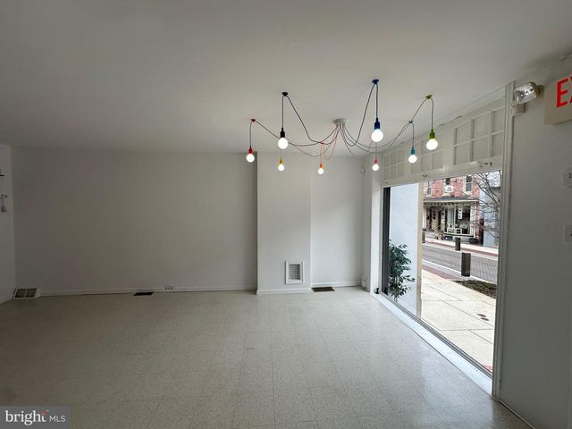 37 W MAPLEWOOD MALL, Philadelphia, PA 19144