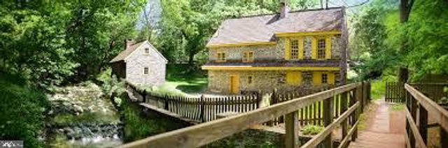 37 W MAPLEWOOD MALL, Philadelphia, PA 19144