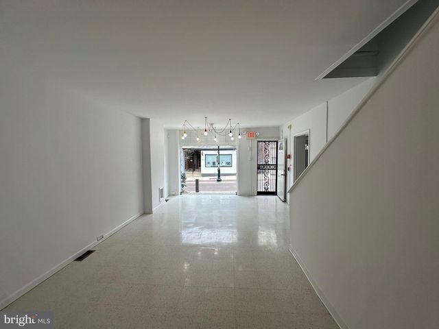 37 W MAPLEWOOD MALL, Philadelphia, PA 19144