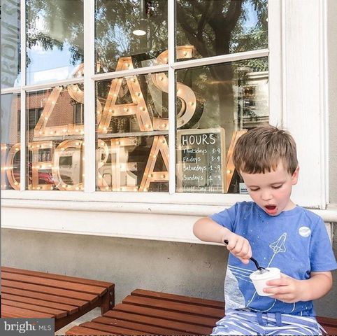 37 W MAPLEWOOD MALL, Philadelphia, PA 19144