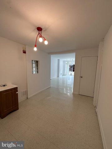 37 W MAPLEWOOD MALL, Philadelphia, PA 19144