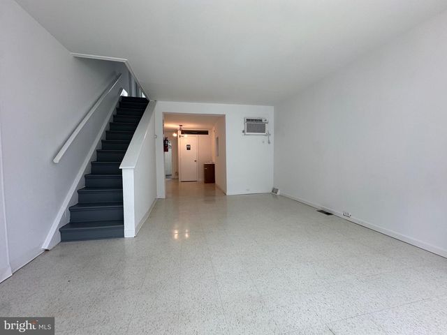 37 W MAPLEWOOD MALL, Philadelphia, PA 19144