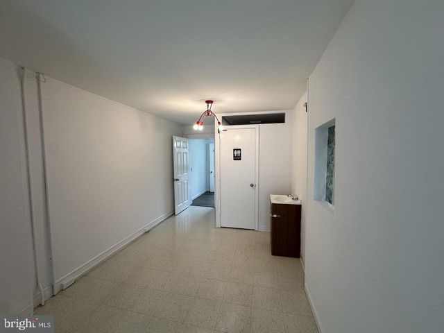 37 W MAPLEWOOD MALL, Philadelphia, PA 19144