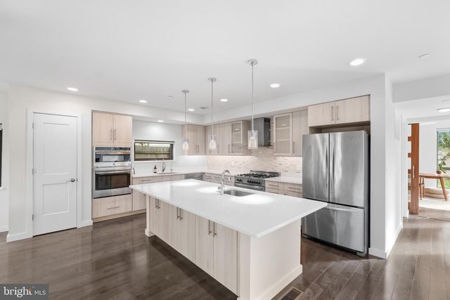 9927 DICKENS AVE, Bethesda, MD 20814