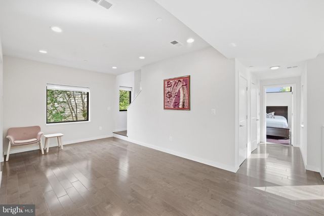 9927 DICKENS AVE, Bethesda, MD 20814