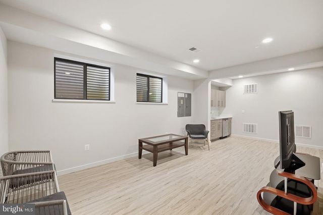 9927 DICKENS AVE, Bethesda, MD 20814