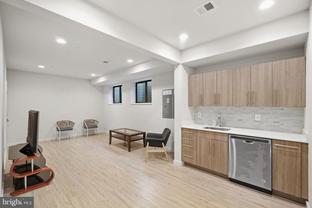 9927 DICKENS AVE, Bethesda, MD 20814