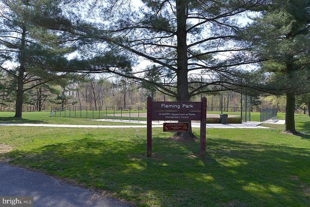 9927 DICKENS AVE, Bethesda, MD 20814