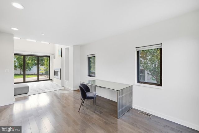 9927 DICKENS AVE, Bethesda, MD 20814