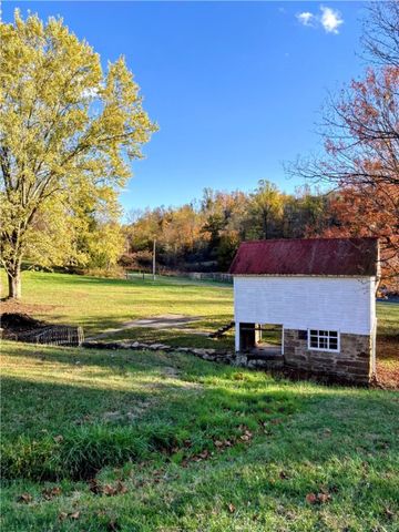 241 Lyons Road, Donegal, PA 15323