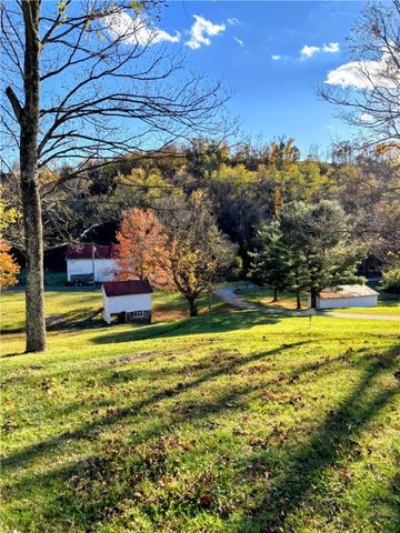 241 Lyons Road, Donegal, PA 15323