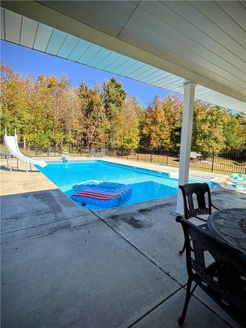 241 Lyons Road, Donegal, PA 15323