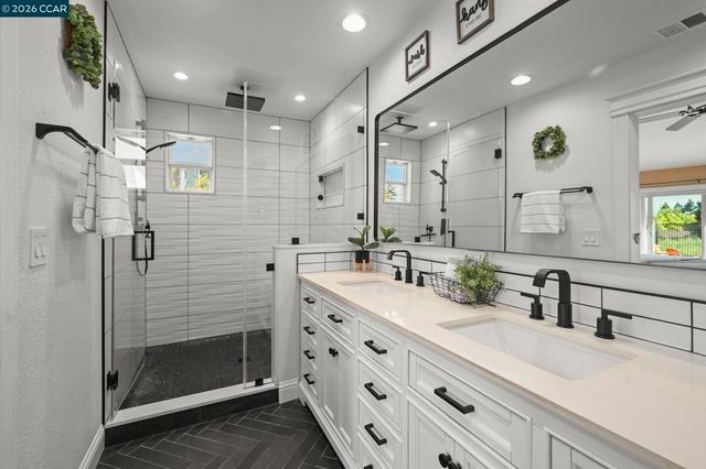 9529 Thunderbird Dr, San Ramon, CA 94583