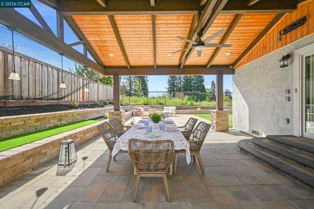 9529 Thunderbird Dr, San Ramon, CA 94583