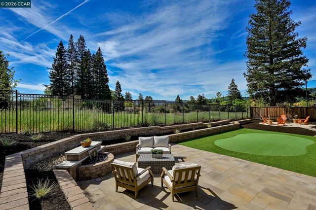 9529 Thunderbird Dr, San Ramon, CA 94583